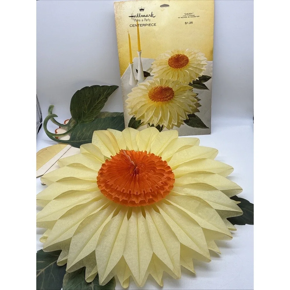 vintage Hallmark Plans-a-Party Daisy flower centerpiece Honeycomb 1970
